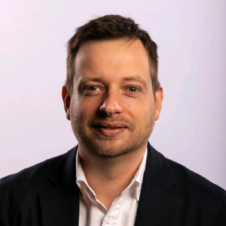 АНДРЕЙ АНАСТАСОВ